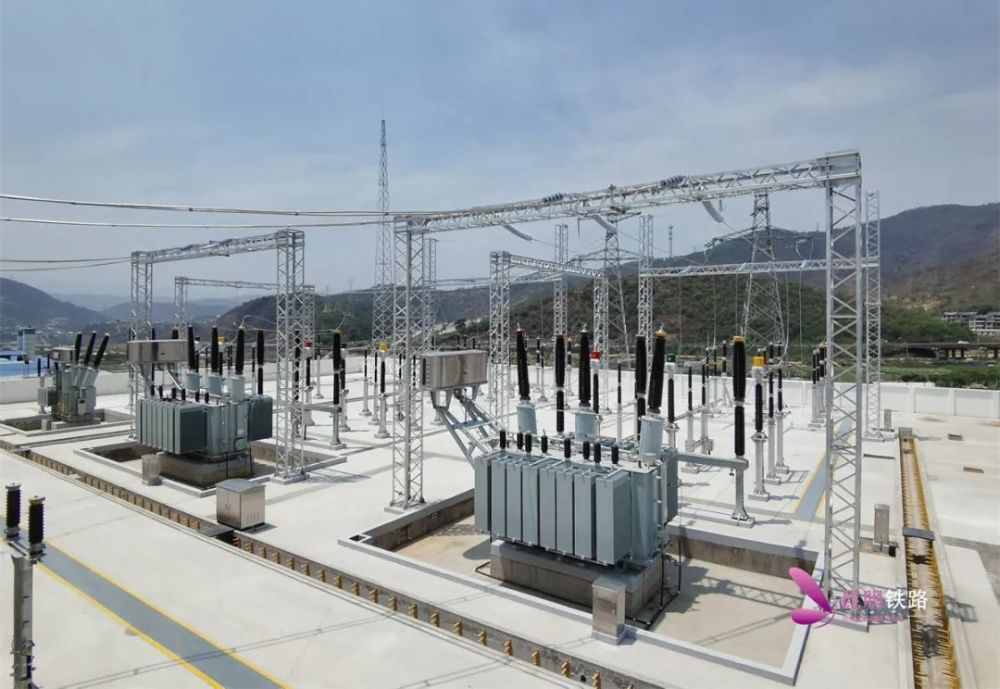 中老铁路国内段首座10千伏配电所送电成功