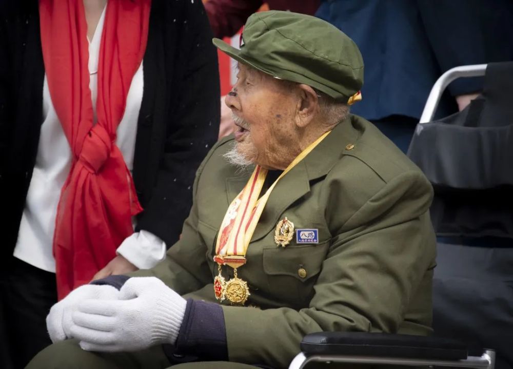 经心向党循路红色土地英雄人民北大经济学院与元培学院赴山西省武乡县