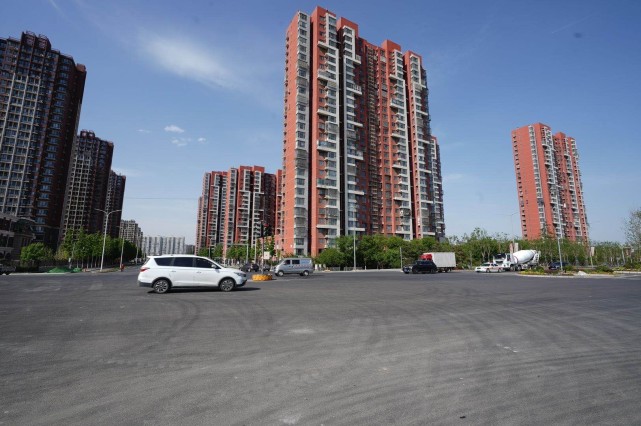 综合管廊随轨道交通7号线东延和万盛南街道路同路敷设,是北京市第一条