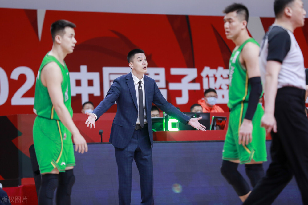赵继伟 杨鸣遇烦心事！赵继伟1问题不解决，CBA争冠或被广东横扫