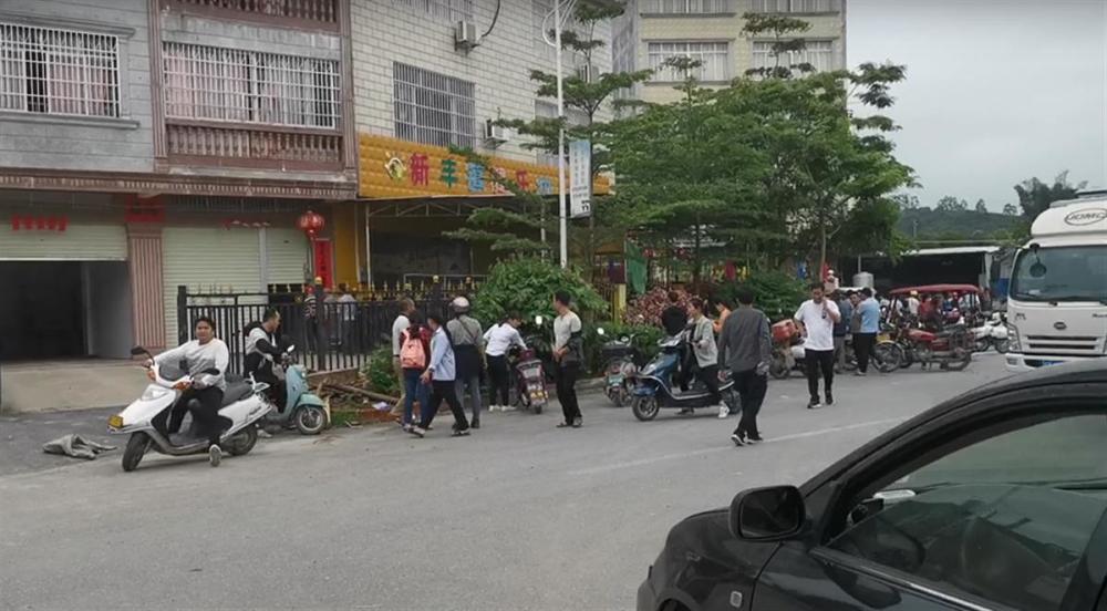广西北流25岁男子闯入幼儿园砍伤16名幼童2名教师现场被抓获