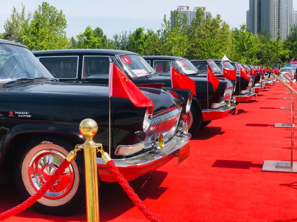 通州豪横国车展10辆红旗ca检阅车亮相大运河畔开放至下月2号