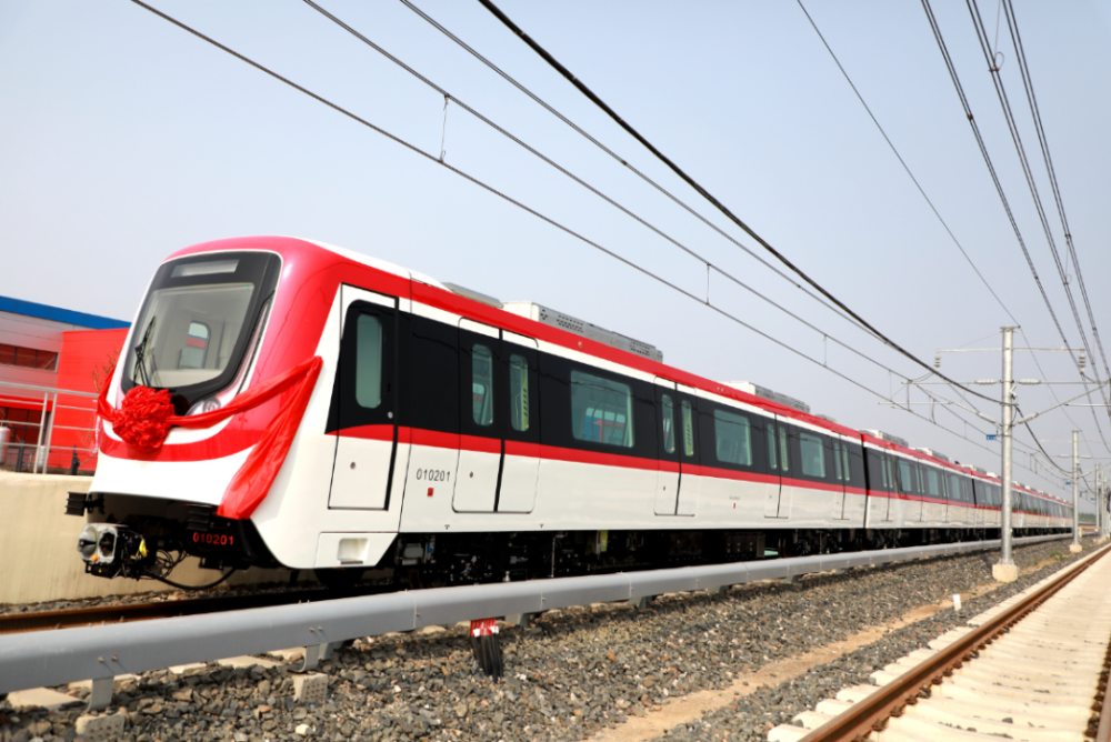 1058关注保定智造河北京车首列地铁车下线交付