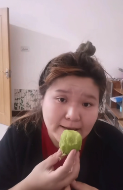 郭老师直播吃的,都是很普通的水果.当然不是.