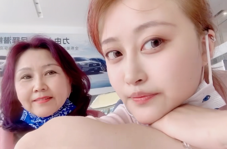 孙侨潞去世116天孙妈晒照思念女儿还首度打开账号全部权限