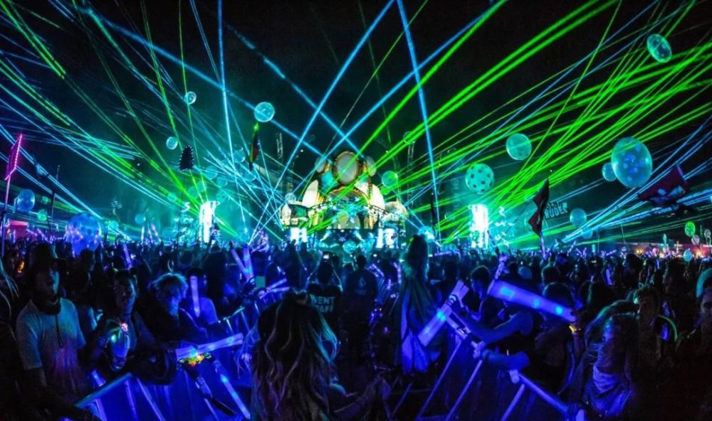 曾风靡线上线下的中西"蹦迪"舞姿被人遗忘了吗?