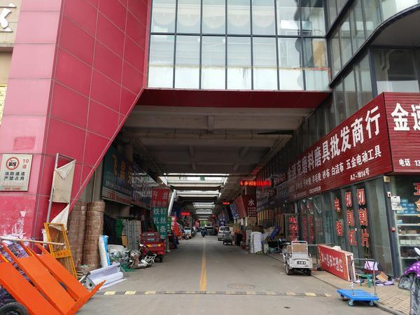 五洲城深陷困局:约10万方商业烂尾,数百业主签满26页请愿书要求更换