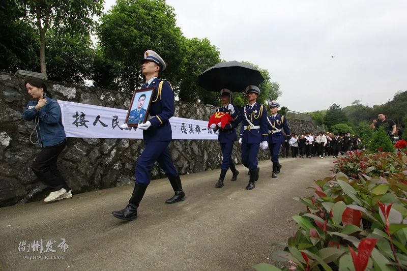 敏敏你要记得回家的路我们接丰晨敏烈士回家