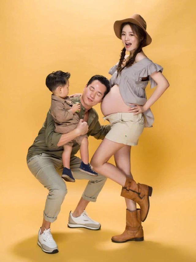 安以轩二胎孕照,全家福处境,极度美满!