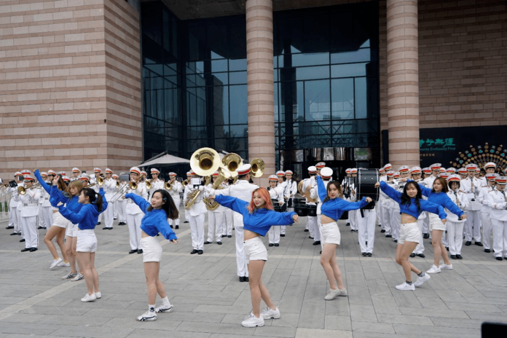 清华110周年校庆演出被骂艳俗我想替那群热舞女学生说句话
