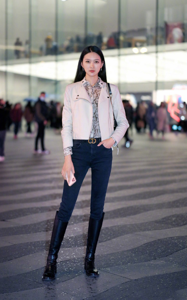 黑色长靴怎么搭配才高级?瞧瞧这些搭配形式,精美又时尚