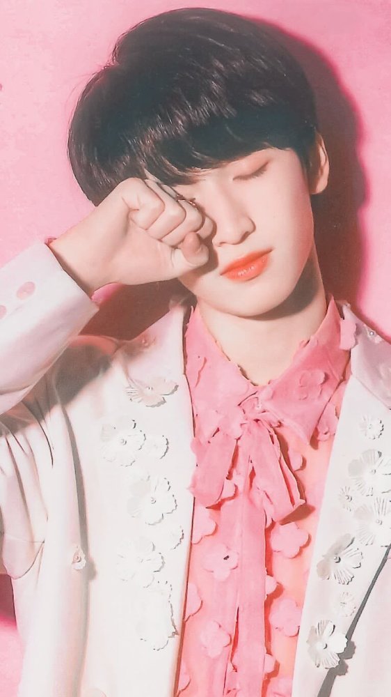 人间浪漫小王子严浩翔