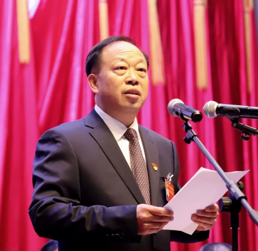 市人大常委会主任李宗岩主持大会大会还以书面形式听取了《永城市国民