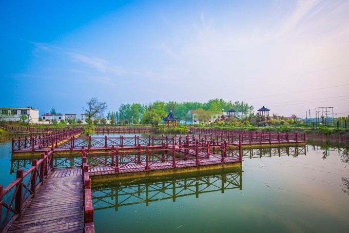 宿州有不少古村古镇和花海,其中关湖村不仅历史悠久,已有3000多年