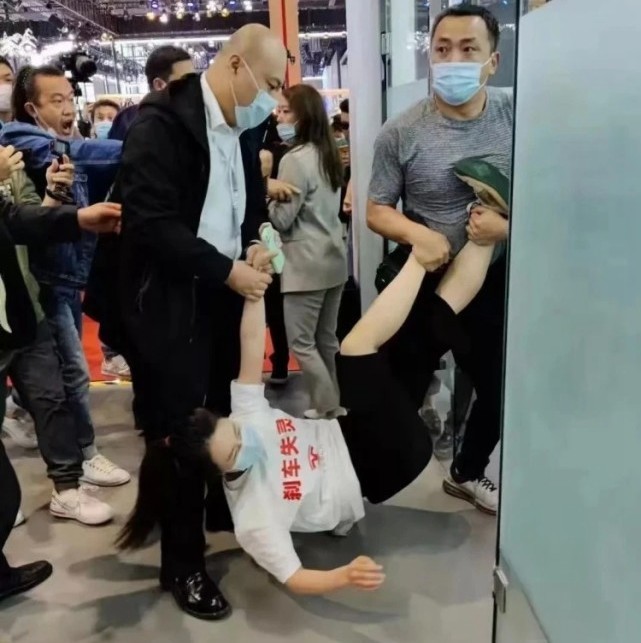 事故车排行_原创偶遇吉利帝豪事故车,看完车损情况后,网友:安全性真不差(2)