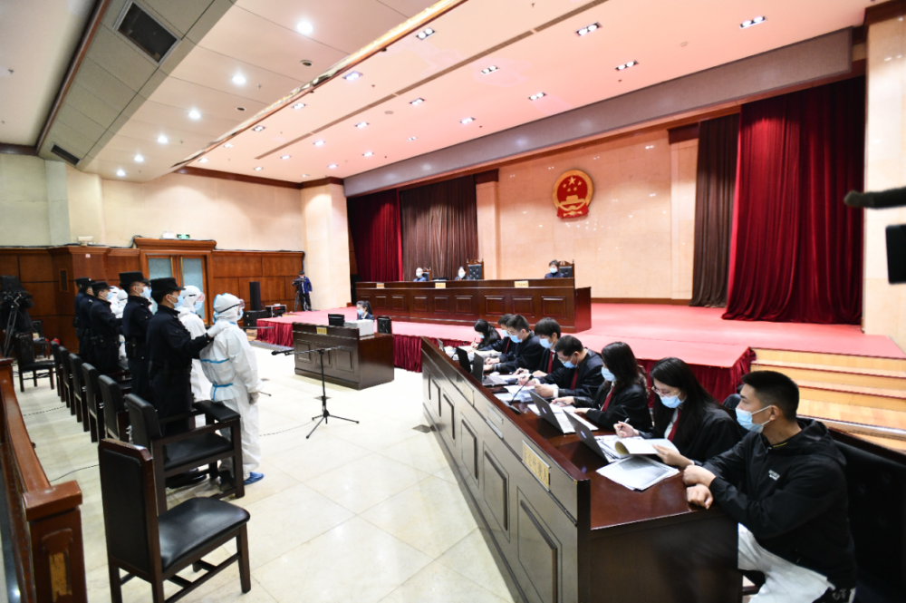"现在开庭"全媒体直播聚焦搬家公司涉嫌强迫交易案
