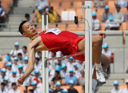 作為國家二級跳高運動員的演員陳曉跟張國偉238米差距有多遠