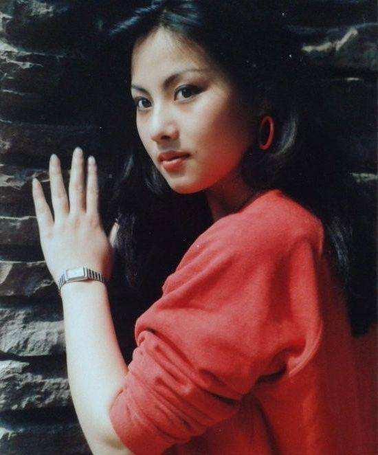 1995年凤姐乐韵绝望跳楼自杀母亲拒绝出席葬礼理由太奇葩