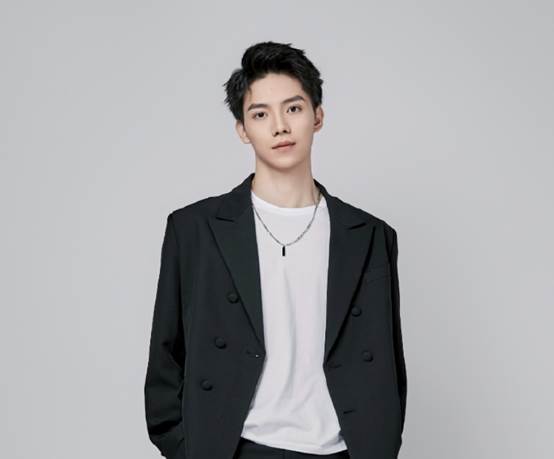 罗一舟履历绝无仅有的出色对自己高要求对艺术事业有追求