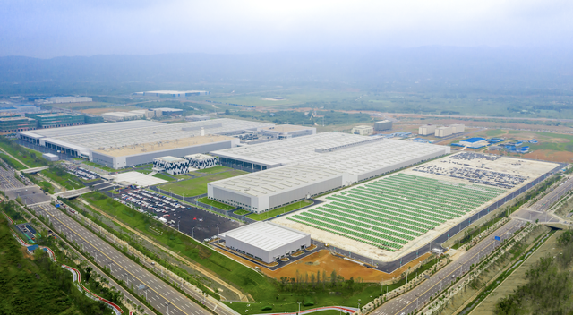 领克汽车成都工厂"我们在电子电气架构,电控技术,自动驾驶,车联网,车