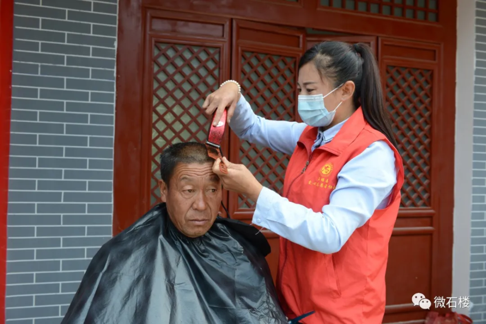 石楼庙会民俗氛围浓义务理发暖人心