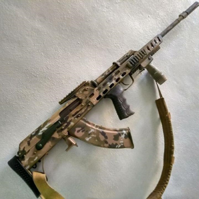 我直接好家伙伊拉克的67阴67间魔改ak步枪拆掉枪托就敢自称无托