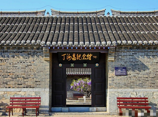 用三道铜锁捆锁棺材下葬,还要涂上黑漆,丁汝昌殉国后的悲惨故事