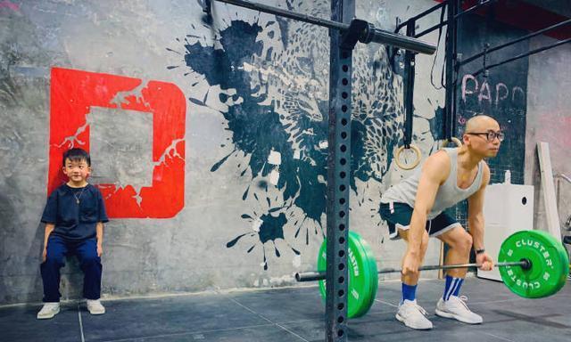 施罗德爆料詹姆斯主要内容,王猛晒健身照惨遭打脸,林书豪谈姚明