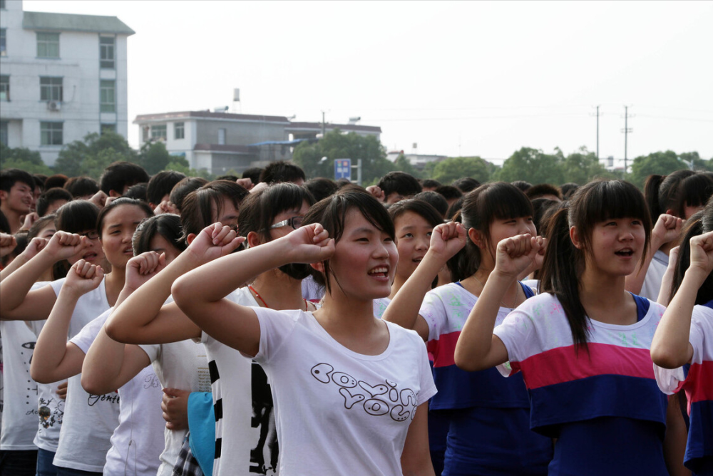 衡水中学护旗手帅上热搜高颜值不输小说男主生活照却翻车了