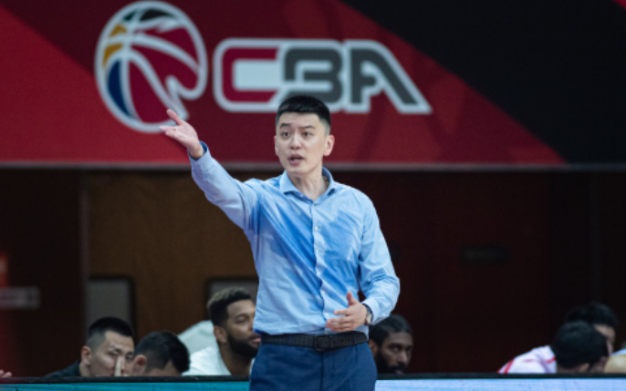 杨鸣谈总决赛第二战当普通比赛去打今晚不穿幸运衬衫穿短袖