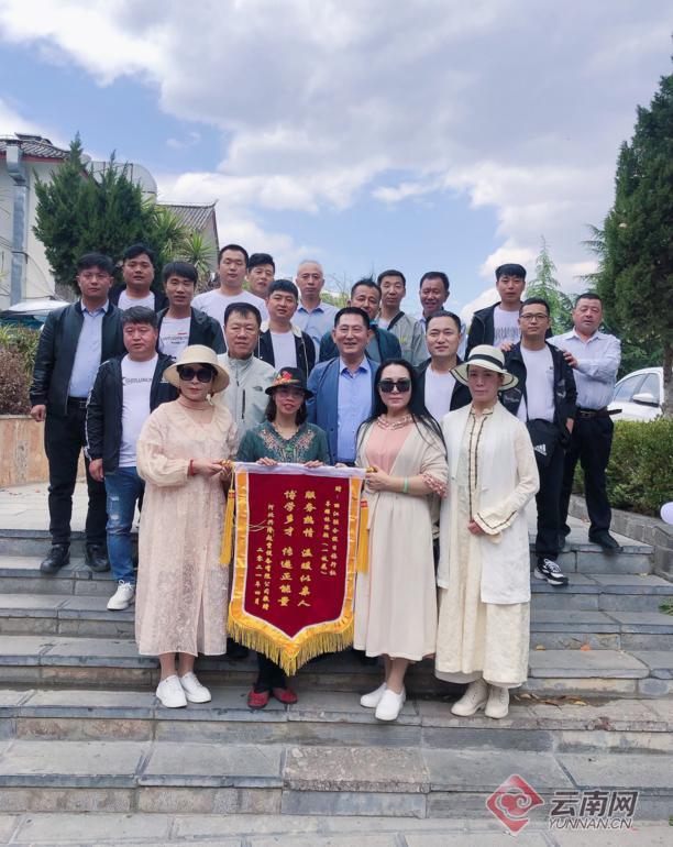 给林思颖的表扬信给导游格桑的锦旗