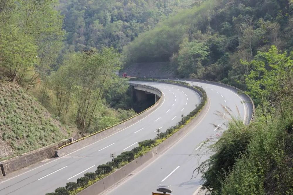 元磨高速墨江段2022年元旦节两公布一提示