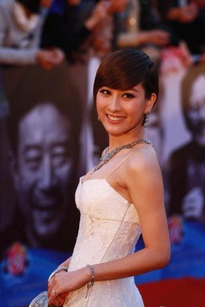 别人出轨自己事业全毁她大概是娱乐圈第一人吧