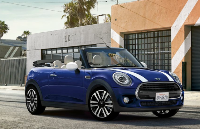 品牌也不是没有推出面向普惠市场的敞篷车,进口大众的软顶敞篷甲壳虫