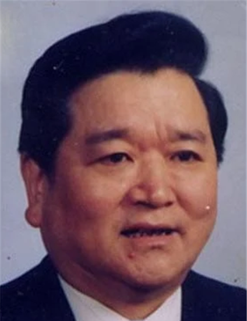 福州黑首富陈凯出门必配保镖请人吃饭必喝30年以上茅台