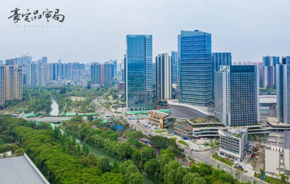 杉板桥板块地标:龙湖梵城·滨江天街2019年9月,龙湖·梵城推出总价