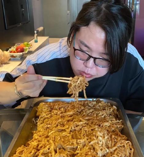 31岁浪胃仙留长发是为了当妈孩子已经十几岁真的假的