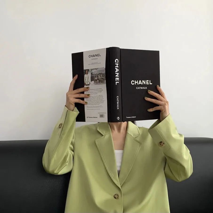 ins女头挡脸头像我一个人也走了很远的路为什么要将就