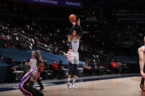 拉塞尔·威斯布鲁克 NBA｜湖人单核难赢球 威少狂刷纪录