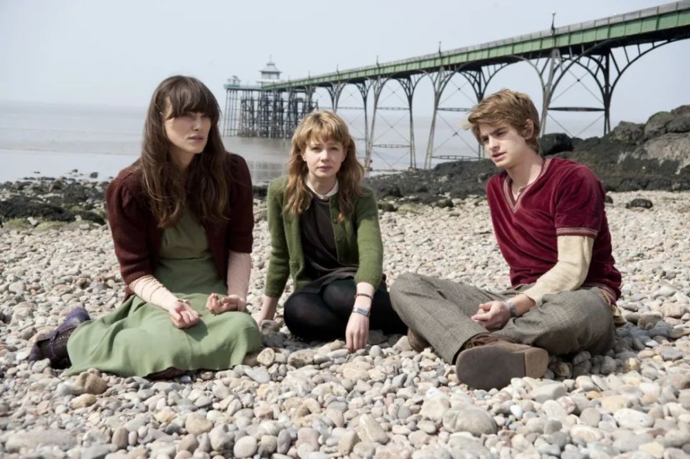 此前,他在2005年写了后来被改编为电影的小说《莫失莫忘》,讲述克隆人