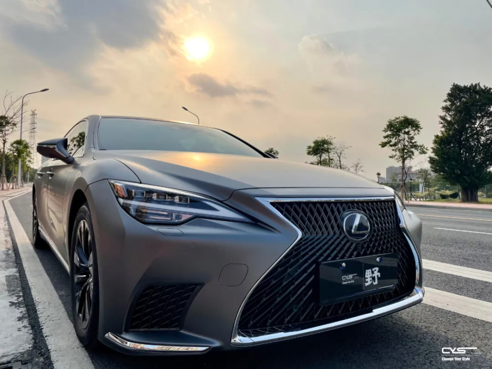 灰毫不张扬的高级