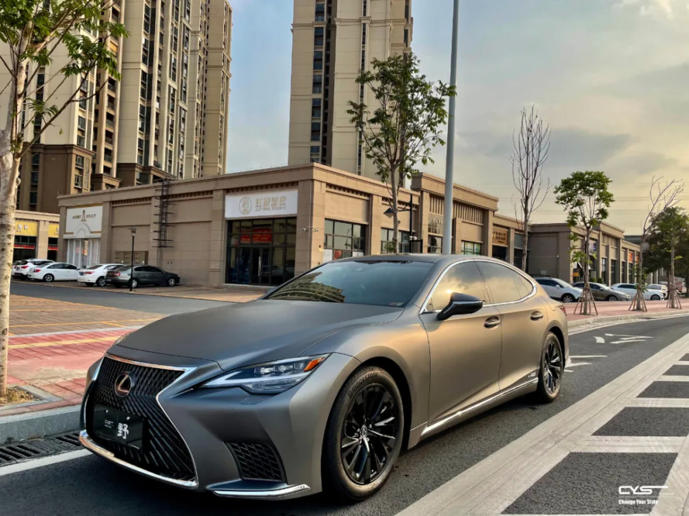 灰毫不张扬的高级