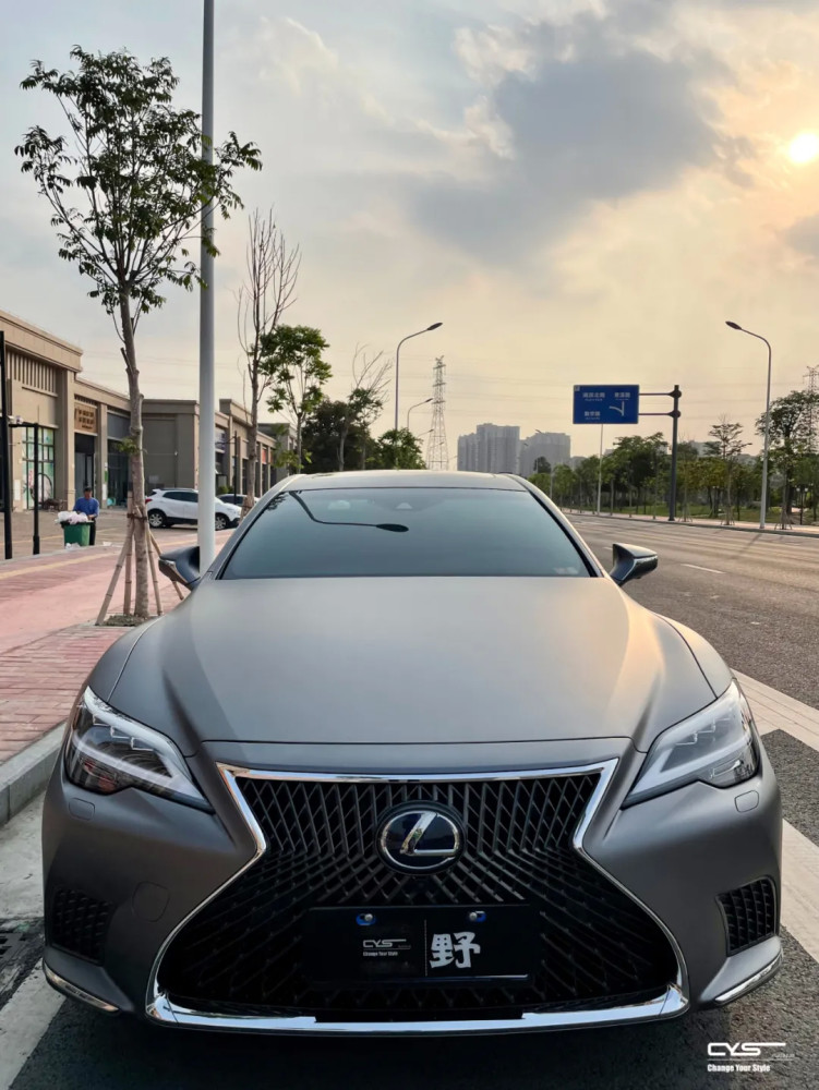 灰毫不张扬的高级