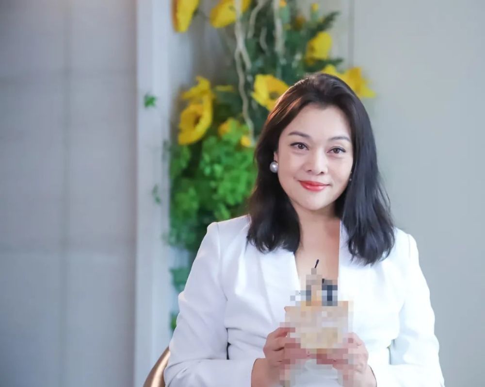 戏骨史可秀恩爱,嫁二婚老公后被宠成少女,前夫现与李静感情稳定