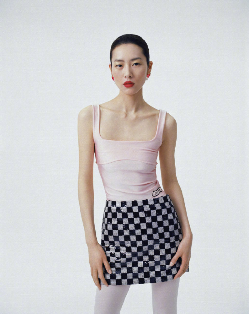 上游时尚刘雯拿下海外大刊成首位登封美版芭莎的中国模特