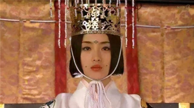 她是东方第一位女皇,比武则天还早98年,嫁异母哥哥,名字很熟悉|天皇