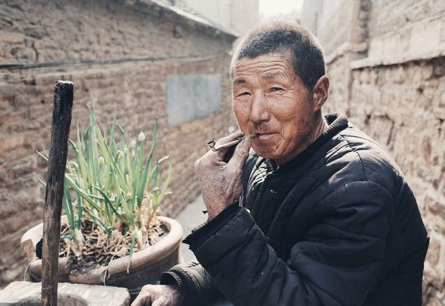 单身汉花三万娶个哑巴新婚夜新娘开口说话吓得连夜把她送走
