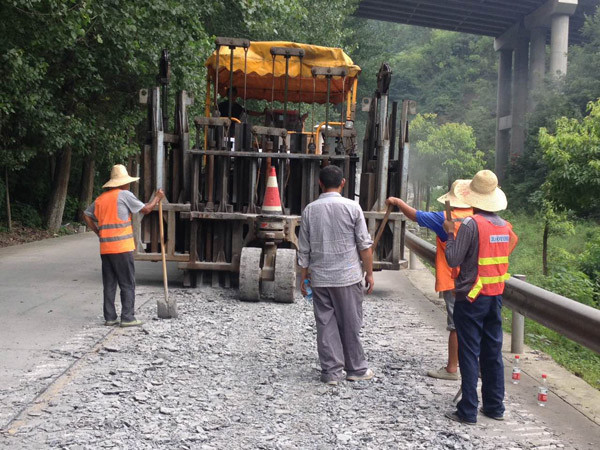 舊水泥路破碎機介紹各種舊路面常用的處理方法