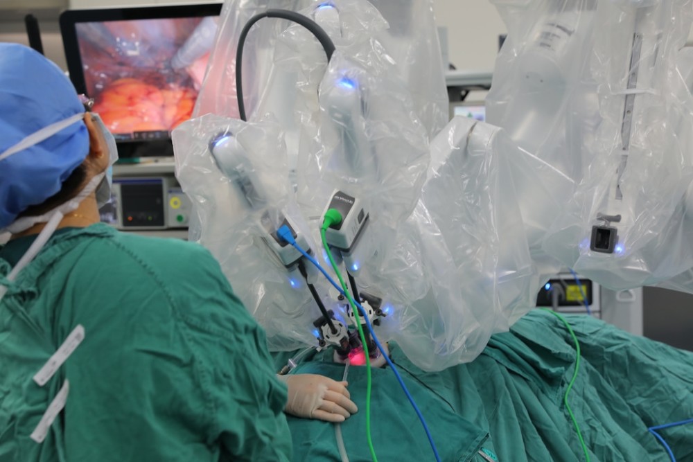 四川实施首例第四代达芬奇xi机器人单孔妇科恶性肿瘤手术