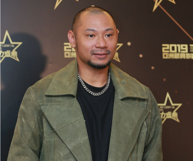 40岁金刚否认重返tvb,留台湾与女友摆地摊,放话愿为曾志伟回巢